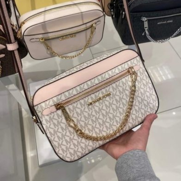 ❤️ * PRICE DROP*Michael Kors crossbody bag ❤️ - Picture 2 of 6